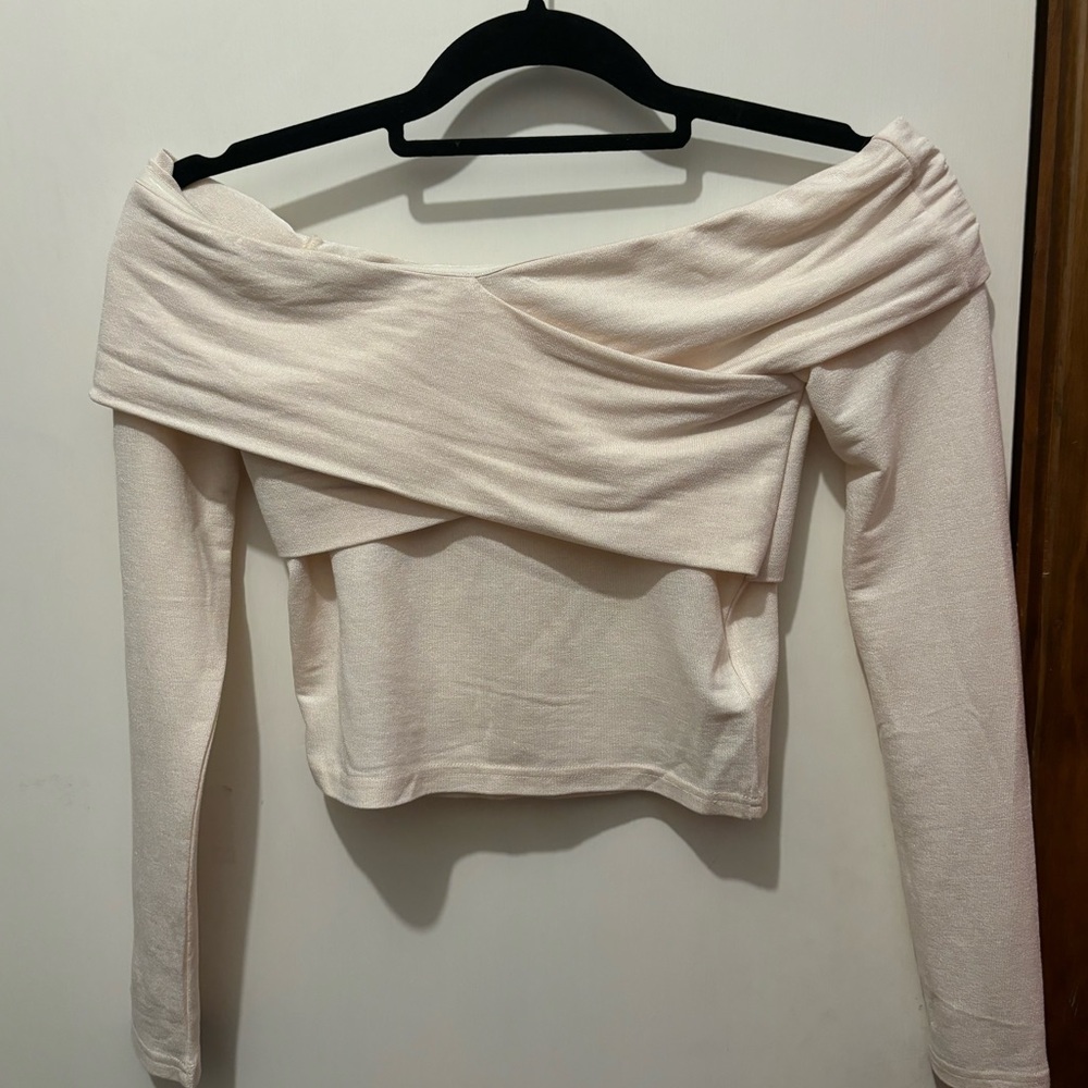 EDIKTED NEVER WORN off the shoulder top